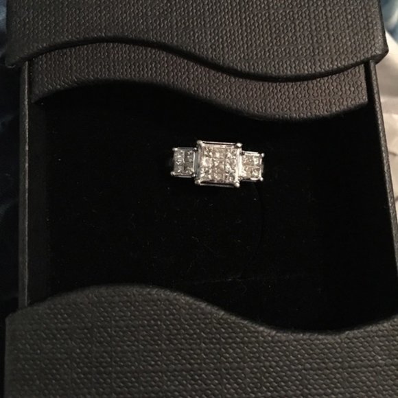 Diamond Ring - Picture 3 of 4